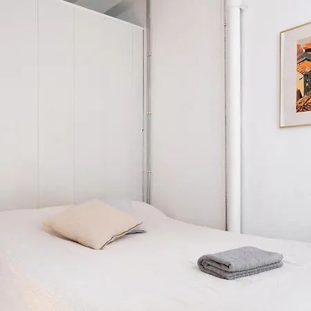 Vintage 1br In Kamppi With Perfect Location Lejlighed